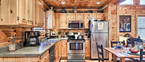 雪櫃、微波爐、焗爐、爐具