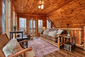 Smart-TV, Kamin, DVD-Player, Bücher