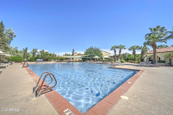 Ulkouima-allas, lämmitetty uima-allas