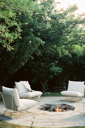 Property grounds - A desert boutique hotel just for you! Hot mineral pools & sauna! (Desert Hot Springs)