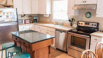 雪櫃、微波爐、焗爐、爐具