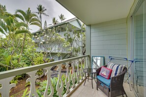 Property grounds - Kailua-Kona Studio - Walk to Hale Halawai Park! (Kailua-Kona)