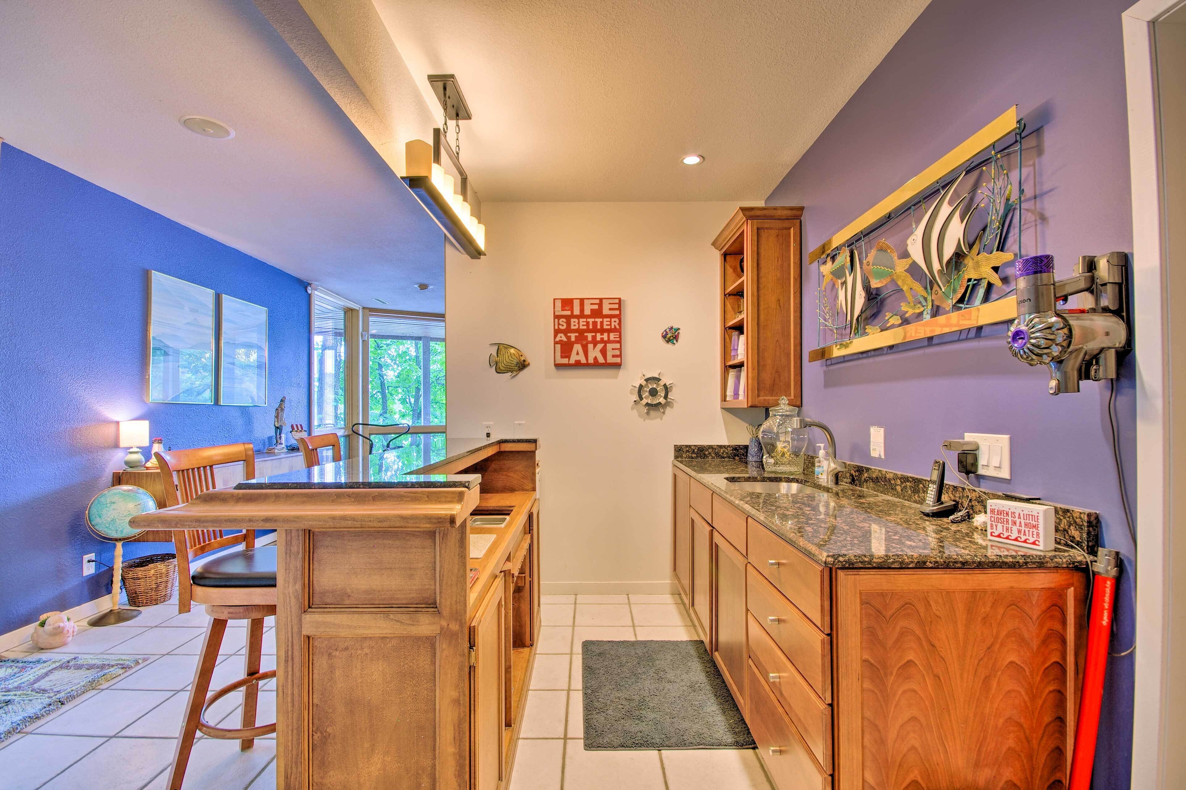 House on Lake of the Ozarks w/ Dock & Pool Table!