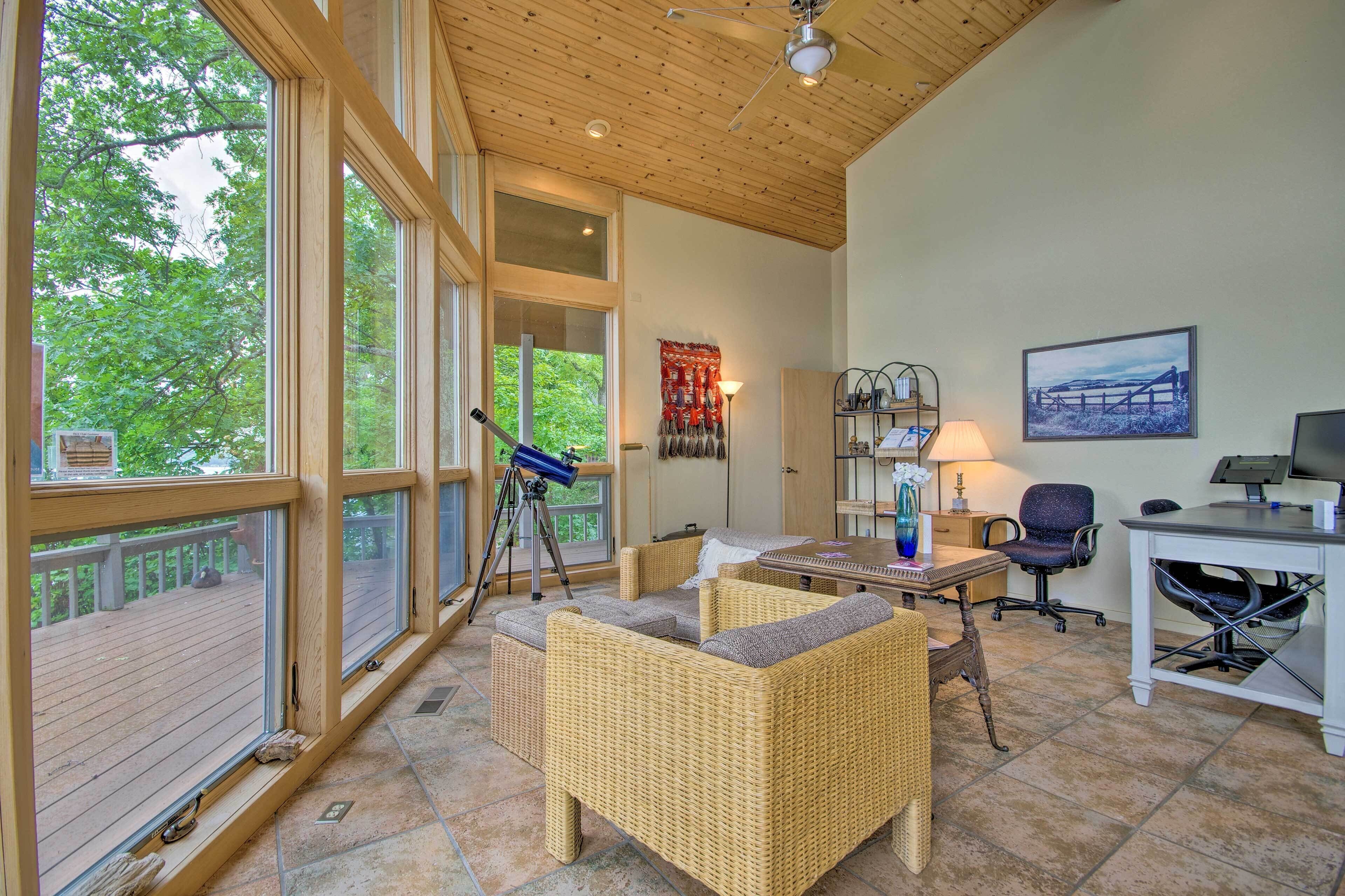 House on Lake of the Ozarks w/ Dock & Pool Table!