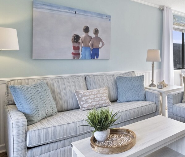 Smart TV, DVD player, books, video library - HHI Tide 21: Family Friendly, 4 Min Walk to Beach/Pool, Beach Equipment Provided (Hilton Head Island)