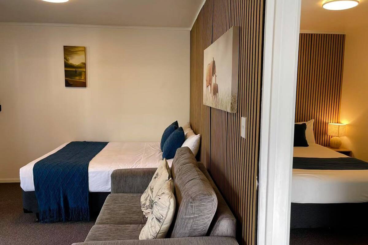 Suite familiare | 1 camera, tende oscuranti, Wi-Fi gratuito, lenzuola