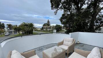 Family Room | Terrace/patio