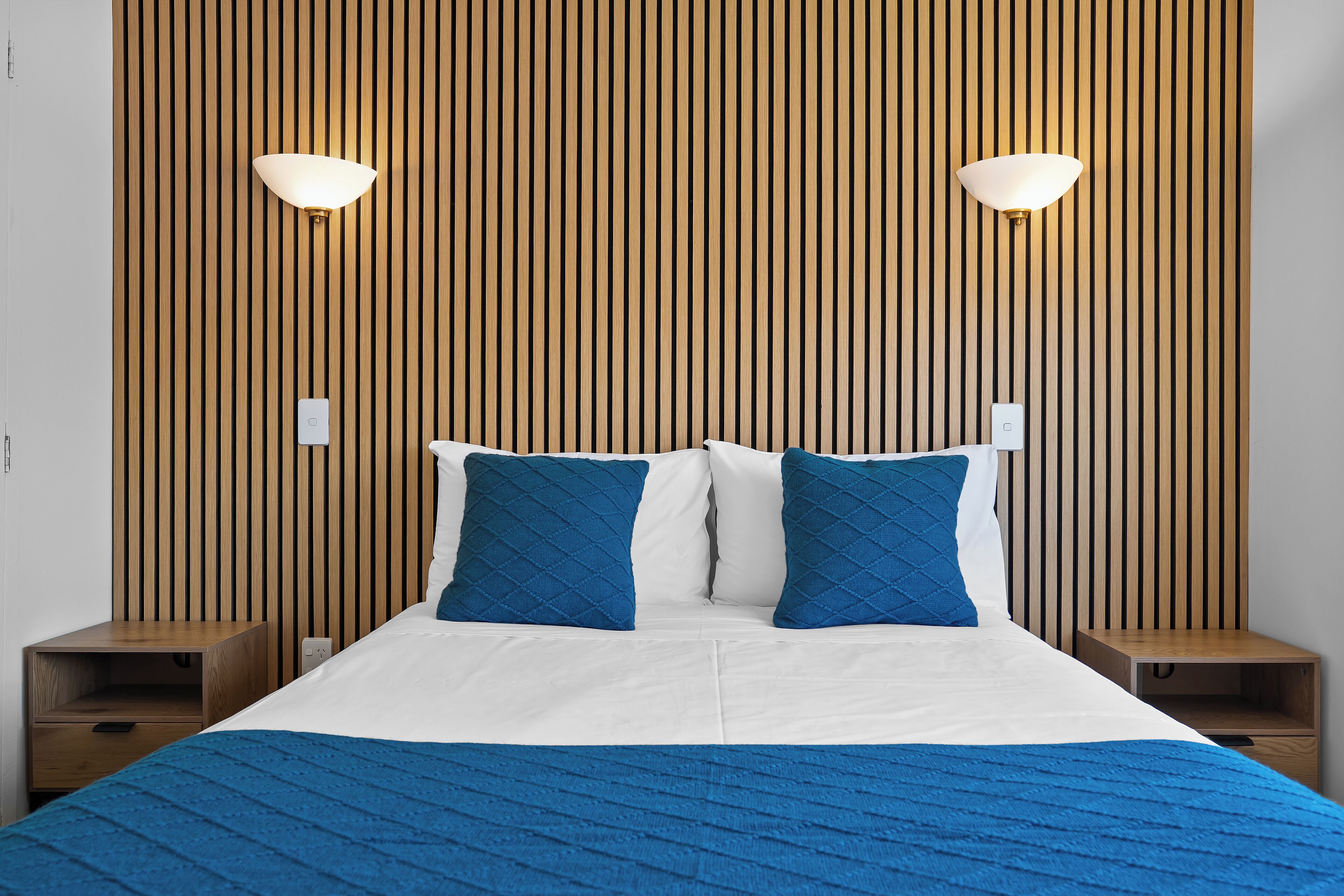 ファミリー アパートメント | 遮光カーテン、WiFi (無料)、ベッドシーツ