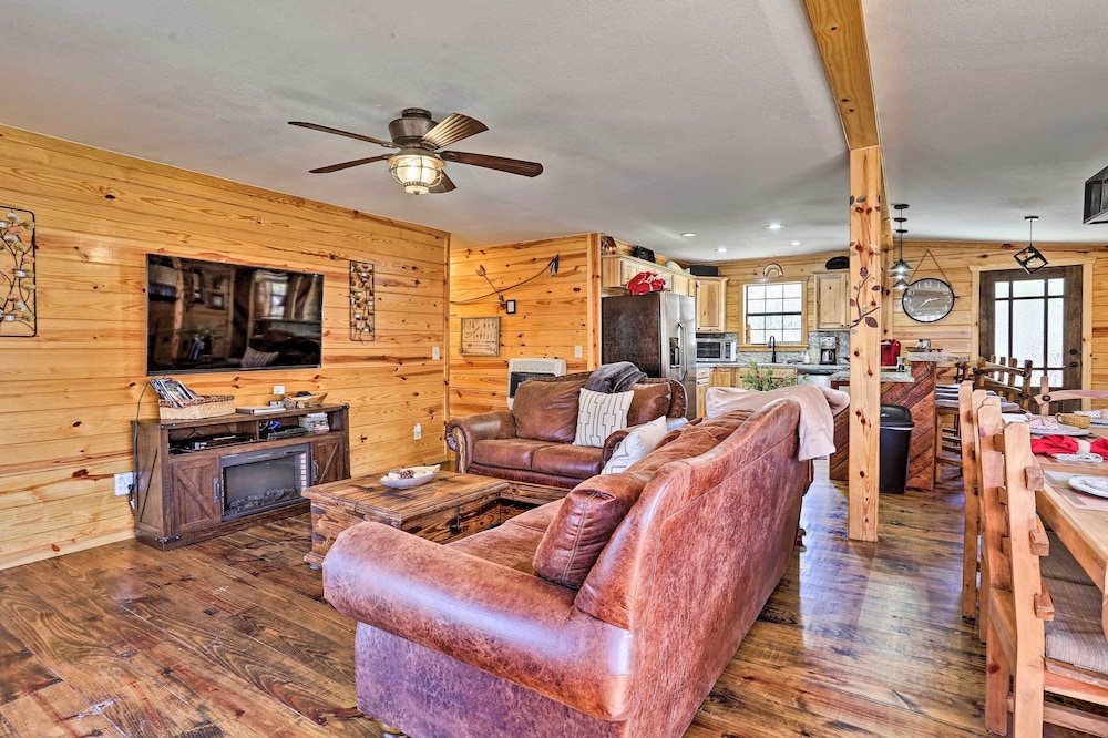 Serene Cabins w/ Decks & 8 Acres on Kiamichi River