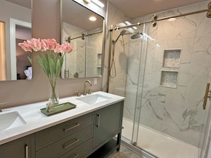 Shower, towels - Spectacular home with large outdoor space! 2nd row and steps to the beach! (Hilton Head Island)