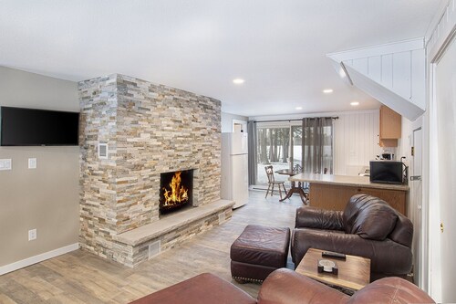 Beautiful Lakefront Home on Crystal Clear, Private, Full Recreation Lake 