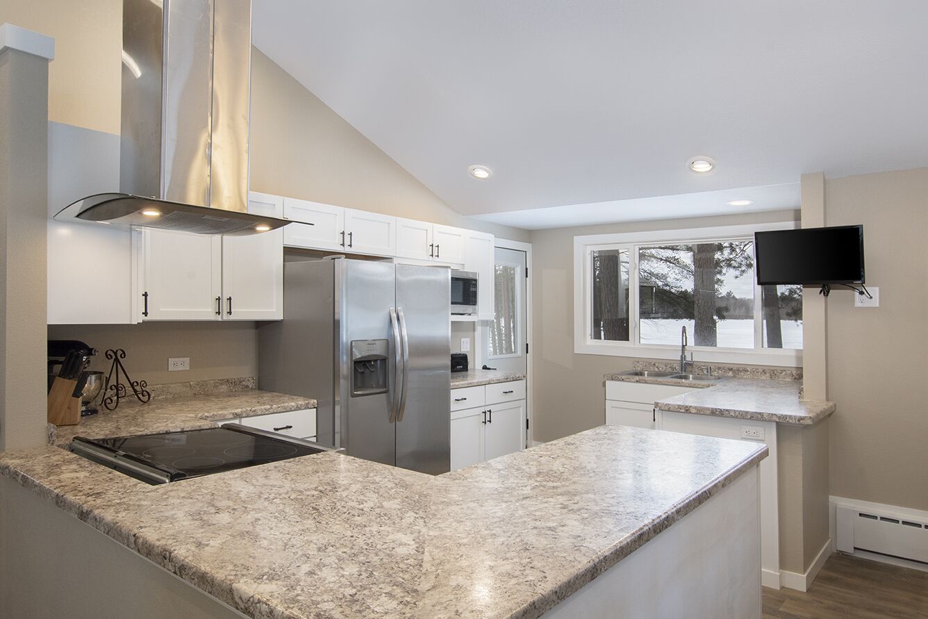 Køleskab, mikrobølgeovn, ovn, kogeplade