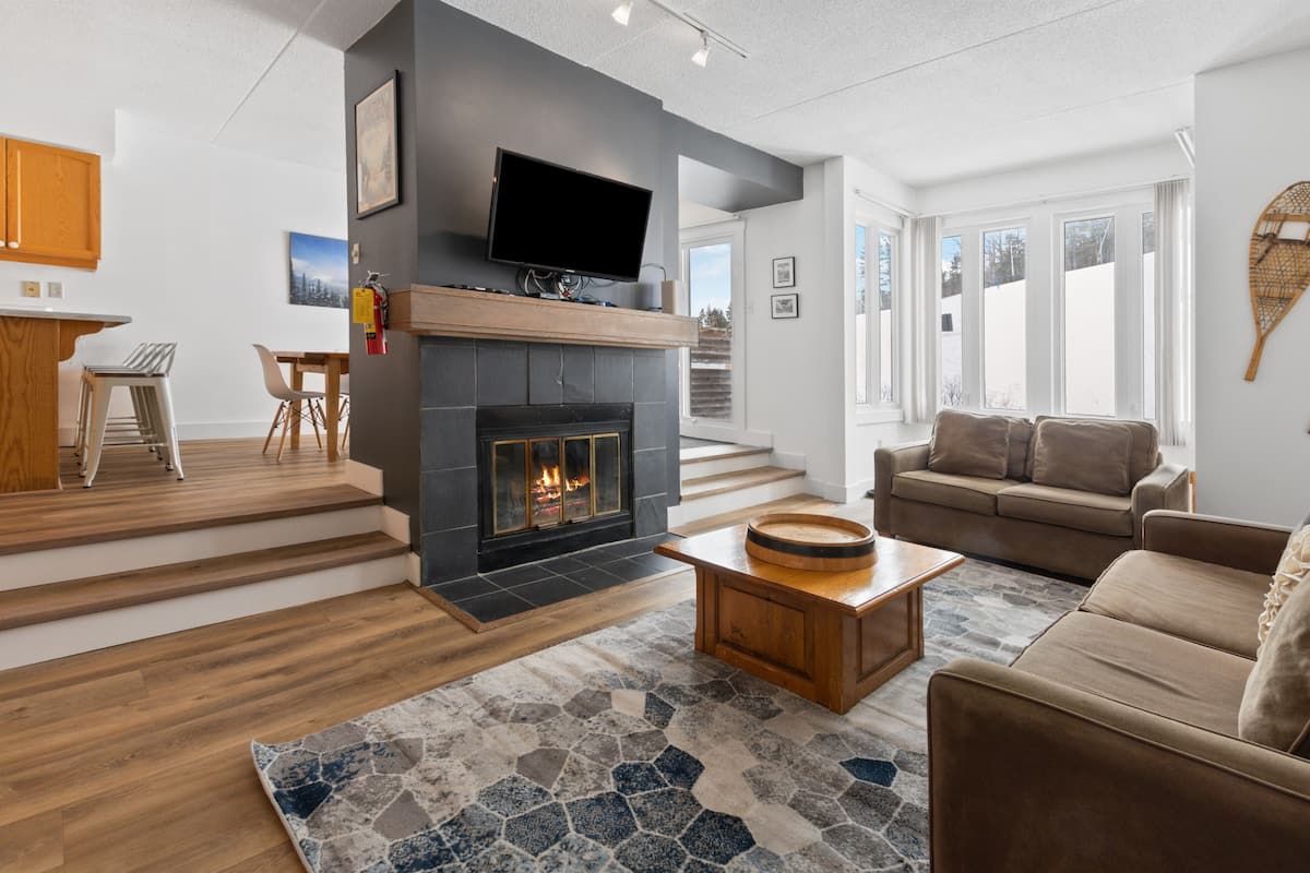 Comfort Condo, 2 Bedrooms (105 Chateau Ridge - No Pets Allowed) | 2 bedrooms, individually decorated, individually furnished, desk