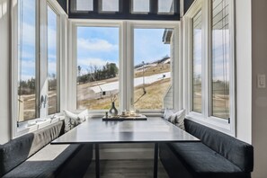 Exclusive Condo, 2 Bedrooms (204 Chateau Ridge - No Pets Allowed) | In-room dining - Chateau Ridge Chalets (The Blue Mountains)