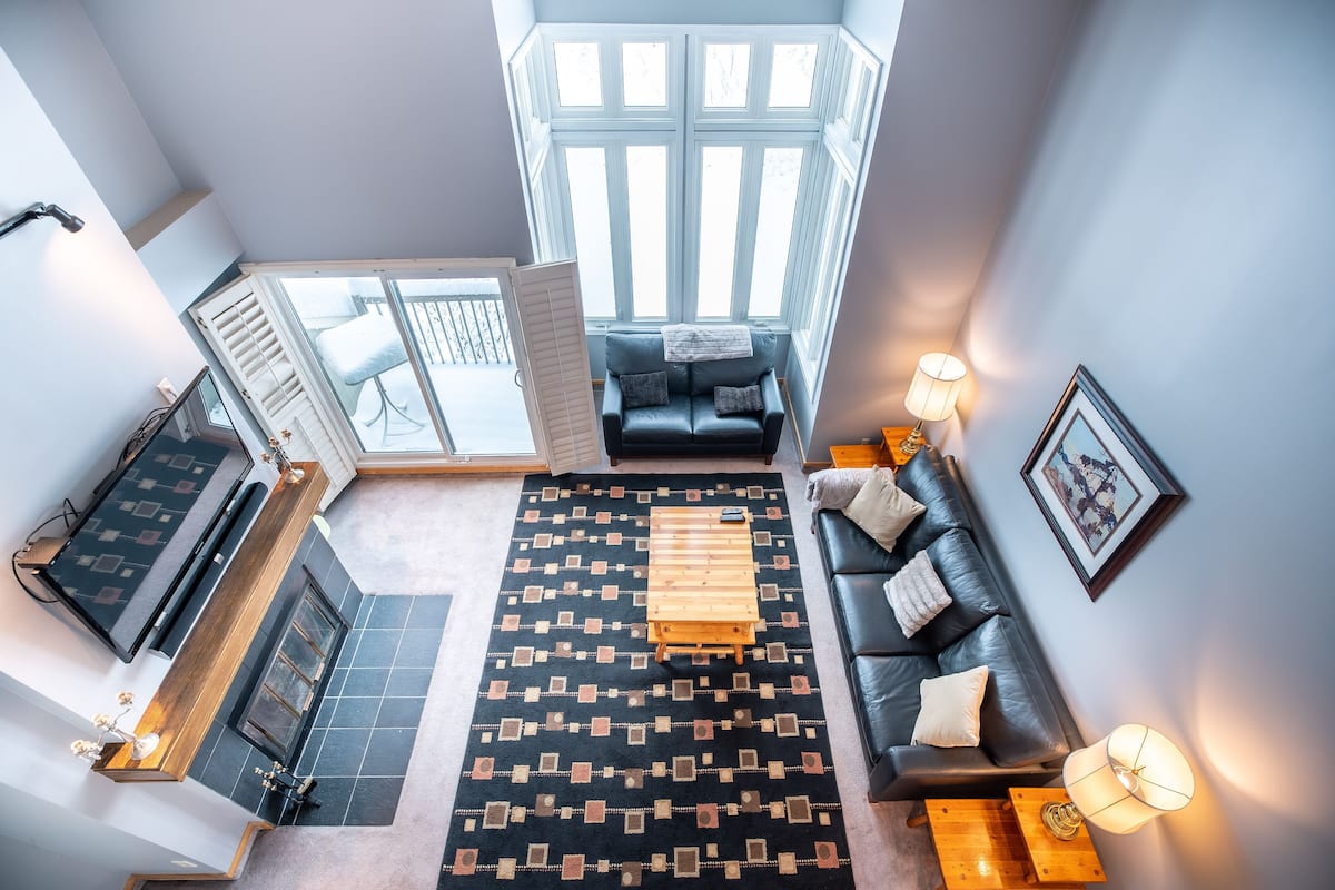 Luxury Condo, 2 Bedrooms (218 Chateau Ridge - No Pets Allowed) | Living area | Smart TV