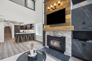 Superior Condo, 2 Bedrooms (211 Chateau Ridge - No Pets Allowed) | Living area | Smart TV