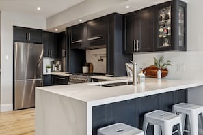Exclusive Condo, 2 Bedrooms (204 Chateau Ridge - No Pets Allowed) | Private kitchen | Full-size fridge, microwave, oven, stovetop - Chateau Ridge Chalets (The Blue Mountains)