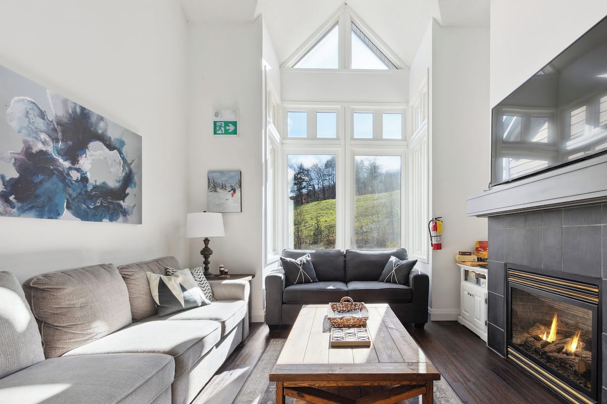 Signature Condo, 2 Bedrooms (224 Chateau Ridge - No Pets Allowed) | Living area | Smart TV
