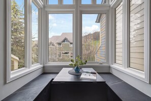 Superior Condo | In-room dining - Chateau Ridge Chalets (The Blue Mountains)