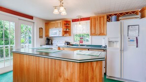 Fridge, microwave, oven, stovetop - Twilight Cove: "Beautiful Sunset Views on Canandaigua Lake!" (Canandaigua)