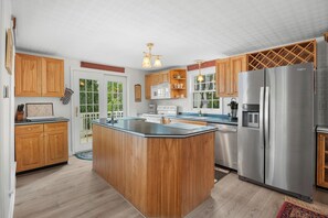 Fridge, microwave, oven, stovetop - Twilight Cove: "Beautiful Sunset Views on Canandaigua Lake!" (Canandaigua)