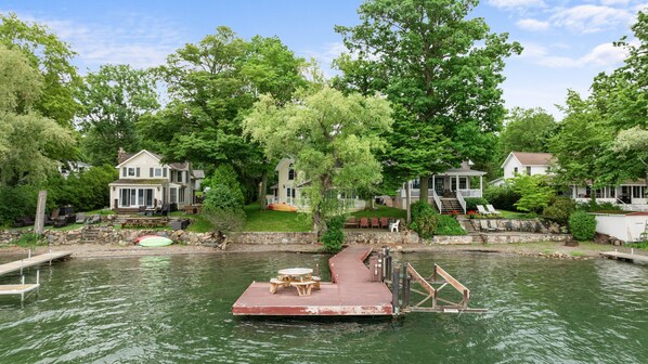Exterior - Twilight Cove: "Beautiful Sunset Views on Canandaigua Lake!" (Canandaigua)