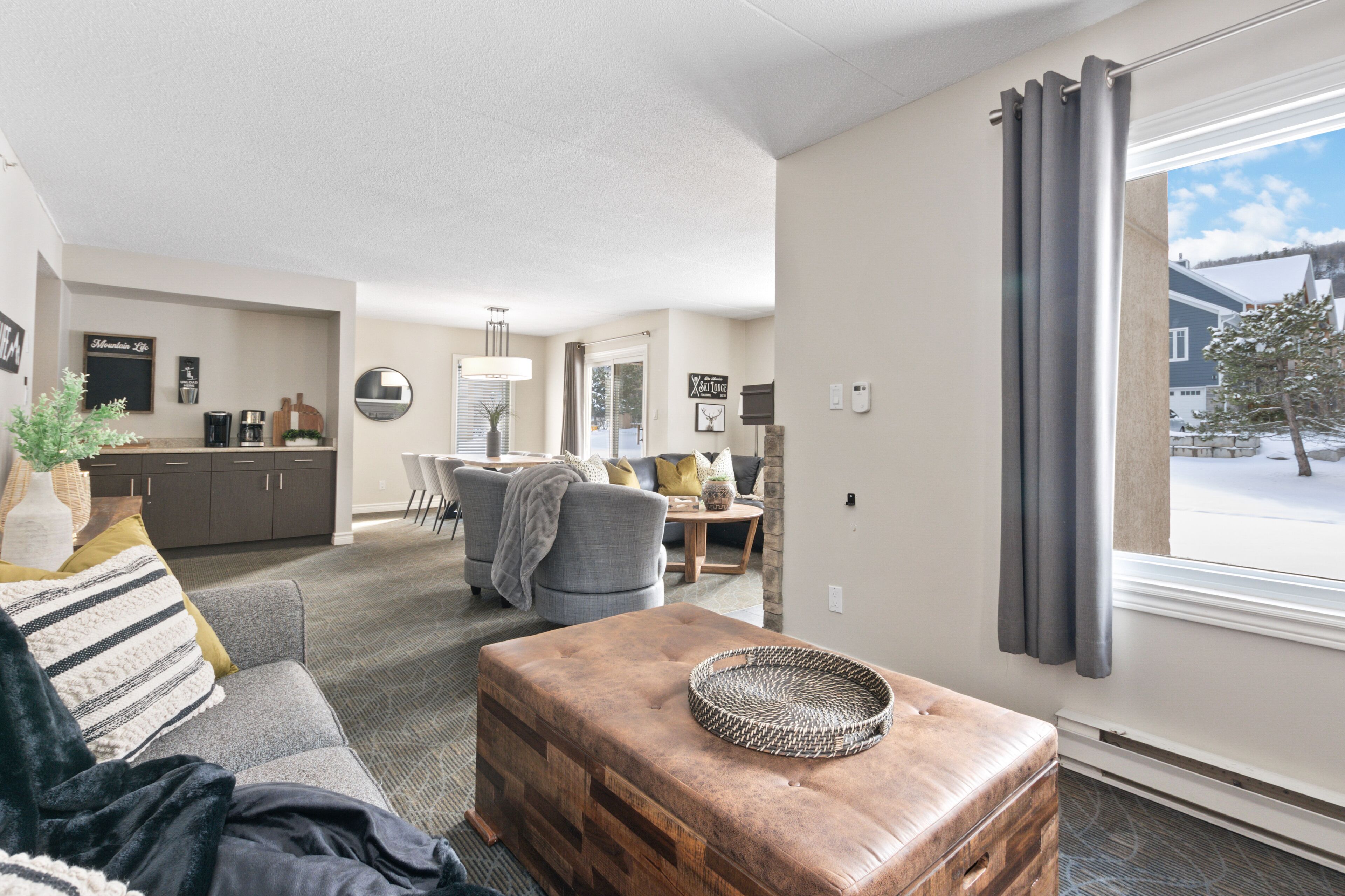 superior condo, 3 bedrooms (117 mountain walk - pet friendly) | living area | 50-inch led tv with cable channels, tv, fireplace