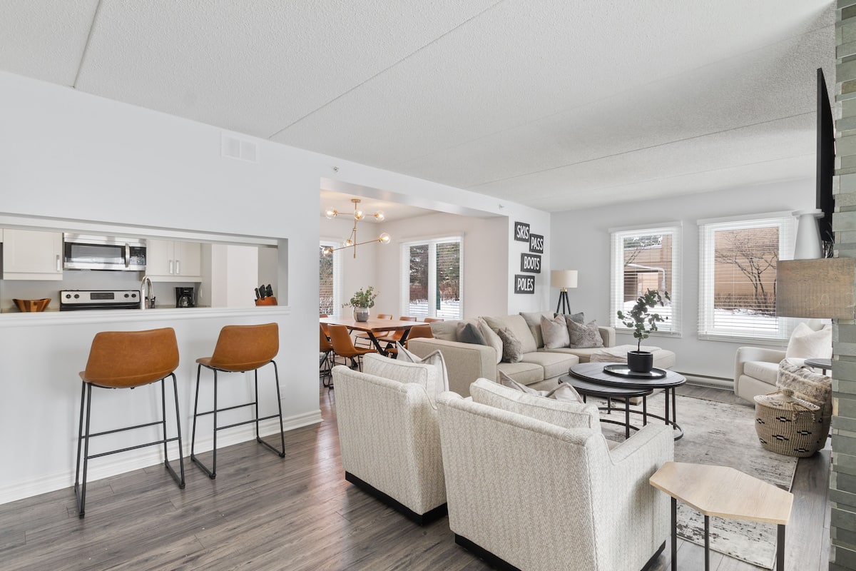 luxury condo, 3 bedrooms (118 mountain walk - no pets allowed) | living area | 50-inch led tv with cable channels, tv, fireplace