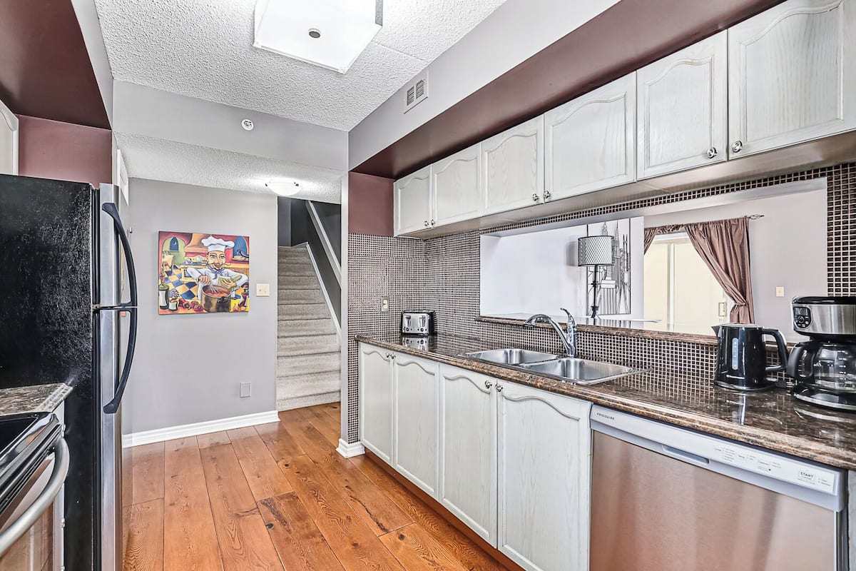 comfort condo, 3 bedrooms (210 mountain walk - no pets allowed) | private kitchen | full-sized fridge, microwave, oven, stovetop