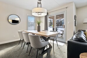 Superior-huoneisto, 3 makuuhuonetta (117 Mountain Walk - Pet Friendly) | Ruokailu omassa huoneessa