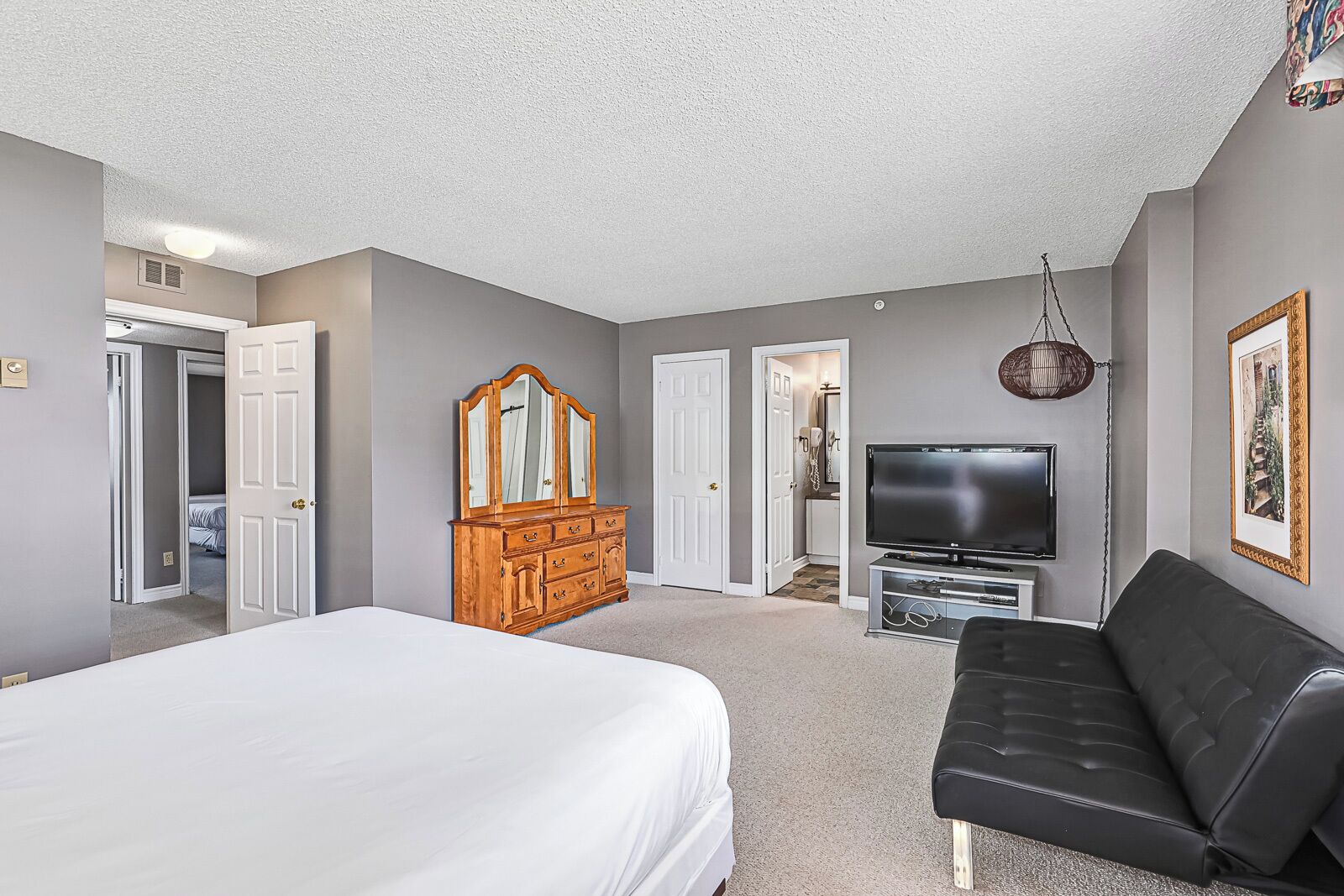 comfort condo, 3 bedrooms (210 mountain walk - no pets allowed) | 3 bedrooms, individually decorated, individually furnished, free wifi