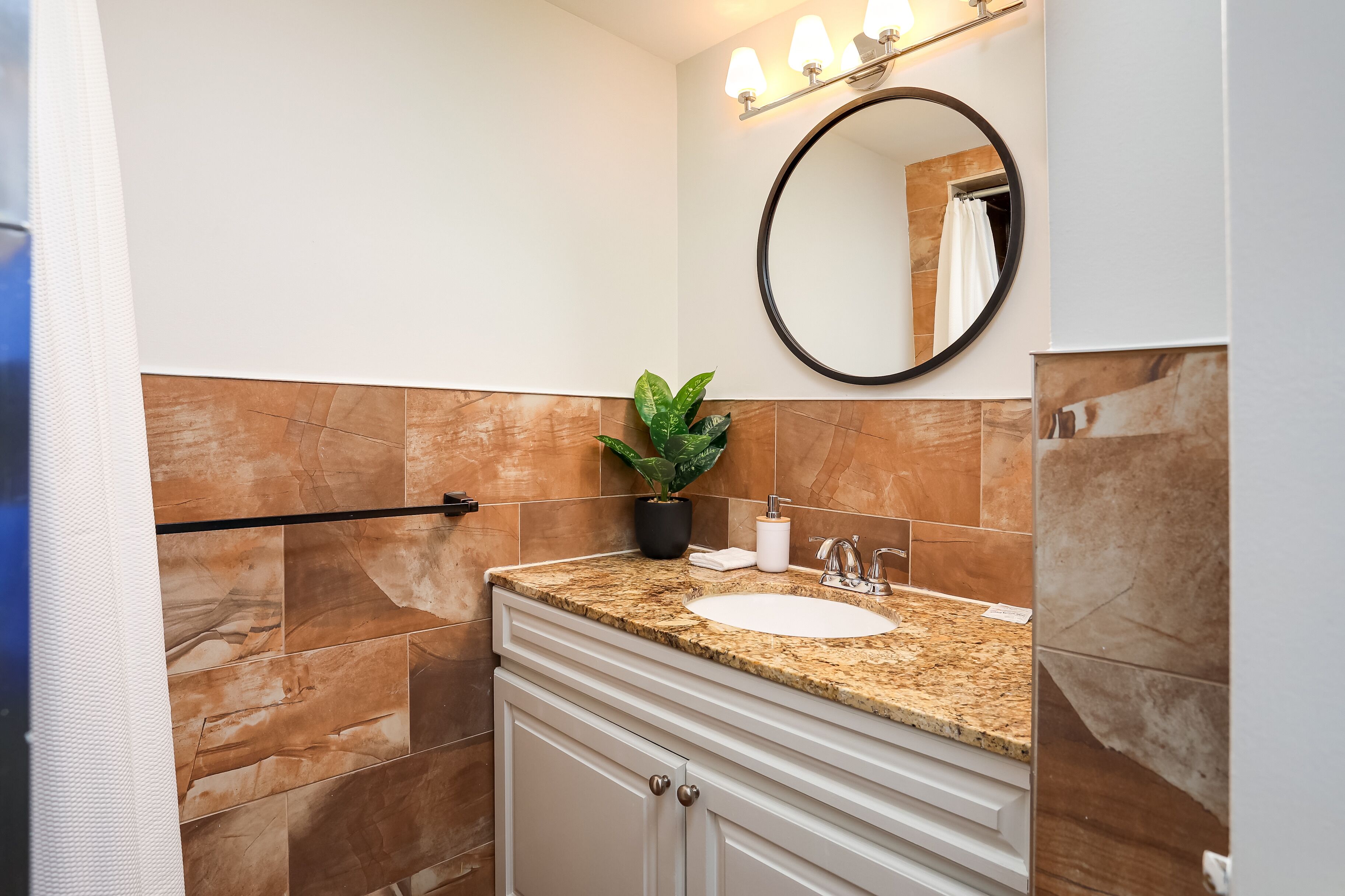 signature condo, 3 bedrooms (108 mountain walk - no pets allowed) | bathroom | combined shower/bathtub, free toiletries, hair dryer, towels