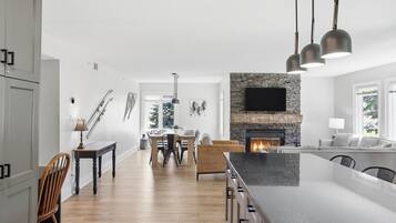 105 Mountain Walk - No Pets Allowed | Private kitchen | Full-size fridge, microwave, oven, stovetop