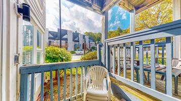 708 North Creek - Dogs Allowed | Terrace/patio
