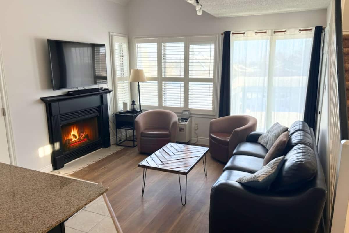 Comfort Loft (809 NC - No Pets Allowed) | Living area | Flat-screen TV