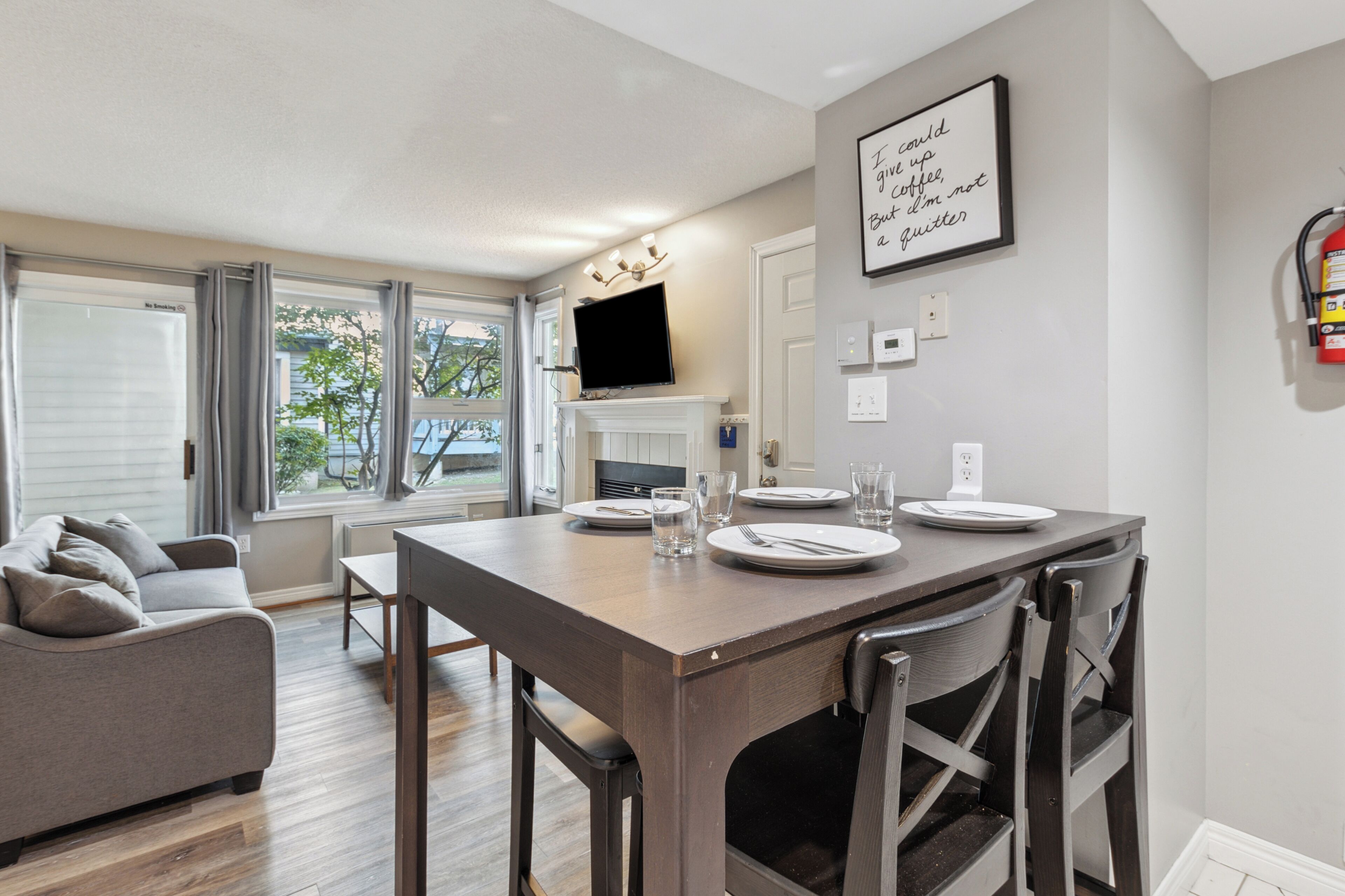 404 North Creek - Dogs Allowed | In-room dining
