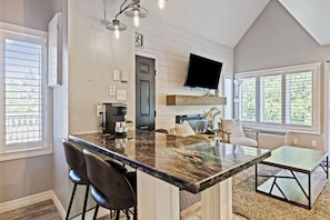 209 North Creek - No Pets Allowed | Bếp riêng | Tủ lạnh, lò vi sóng, lò nướng, bếp nấu