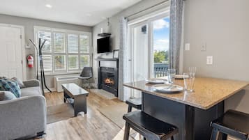 307 North Creek - Dogs Allowed | Living area | Flat-screen TV