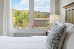 Premier Condo, 3 Bedrooms (226 Wintergreen - Pet Friendly) | Free WiFi, bed sheets - Wintergreen Condos (The Blue Mountains)