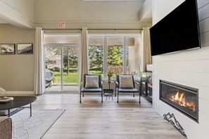 Deluxe Condo, 4 Bedrooms (106 Wintergreen - No Pets Allowed) | Living area | Flat-screen TV