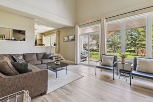 Deluxe Condo, 4 Bedrooms (106 Wintergreen - No Pets Allowed) | Living area | Flat-screen TV