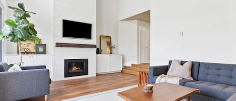 Condo Premier, 4 phòng ngủ (111 Wintergreen - Pet Friendly) | Khu phòng khách | TV màn hình phẳng