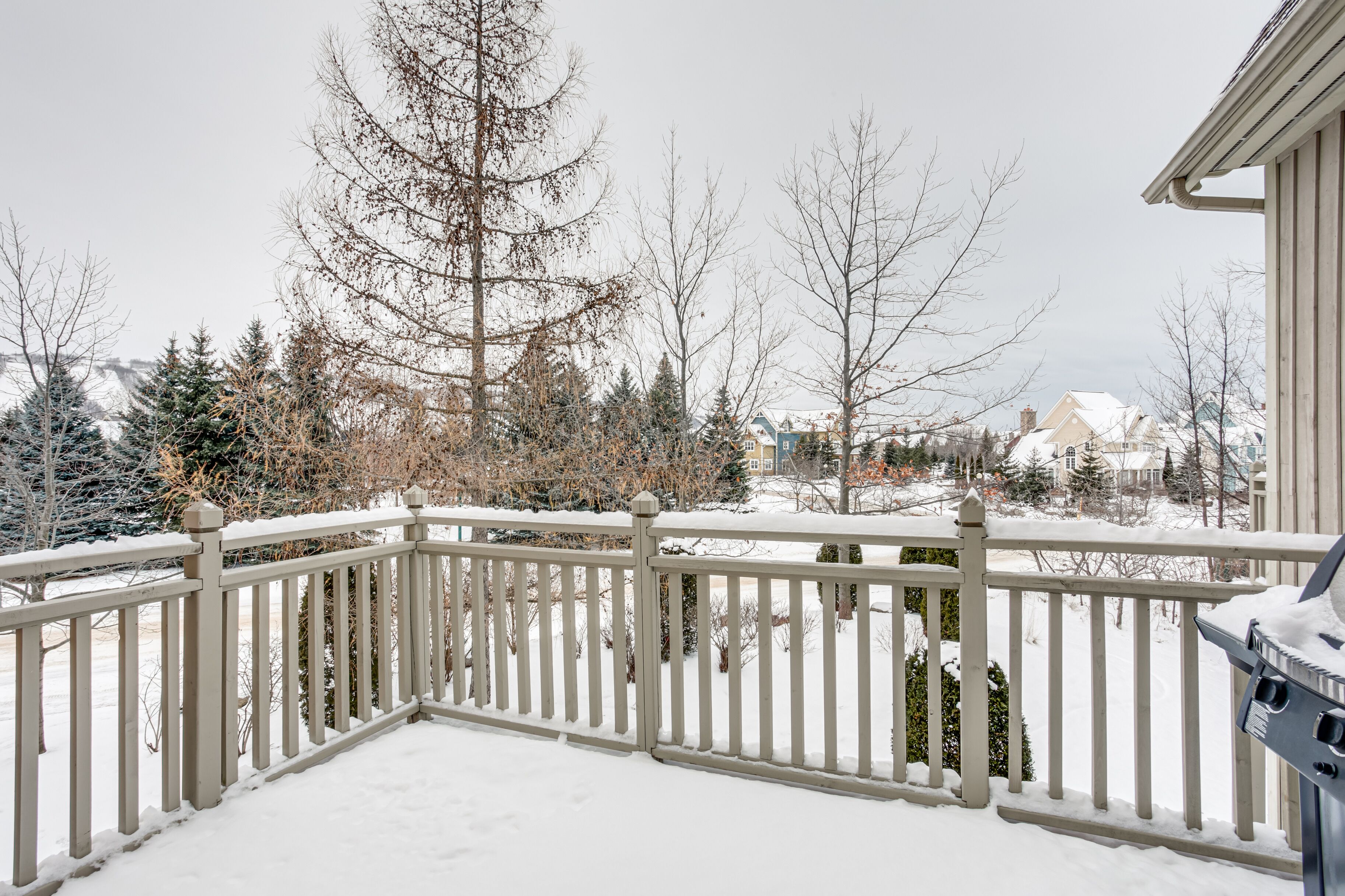 Comfort Townhome, 3 Bedrooms (220 Snowbridge - No Pets Allowed) | Balcony