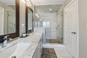 Design Townhome, 3 Bedrooms (41 Snowbridge - No Pets Allowed) | Bathroom | Combined shower/bathtub, free toiletries, hair dryer, towels - Historic Snowbridge Townhomes (The Blue Mountains)