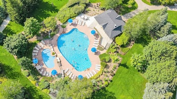 Piscine extérieure (ouverte en saison)