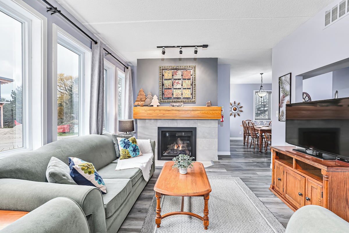 Deluxe Chalet, 2 Bedrooms (101 Cachet Crossing - No Pets Allowed) | Living area | 50-inch LED TV with digital channels, TV