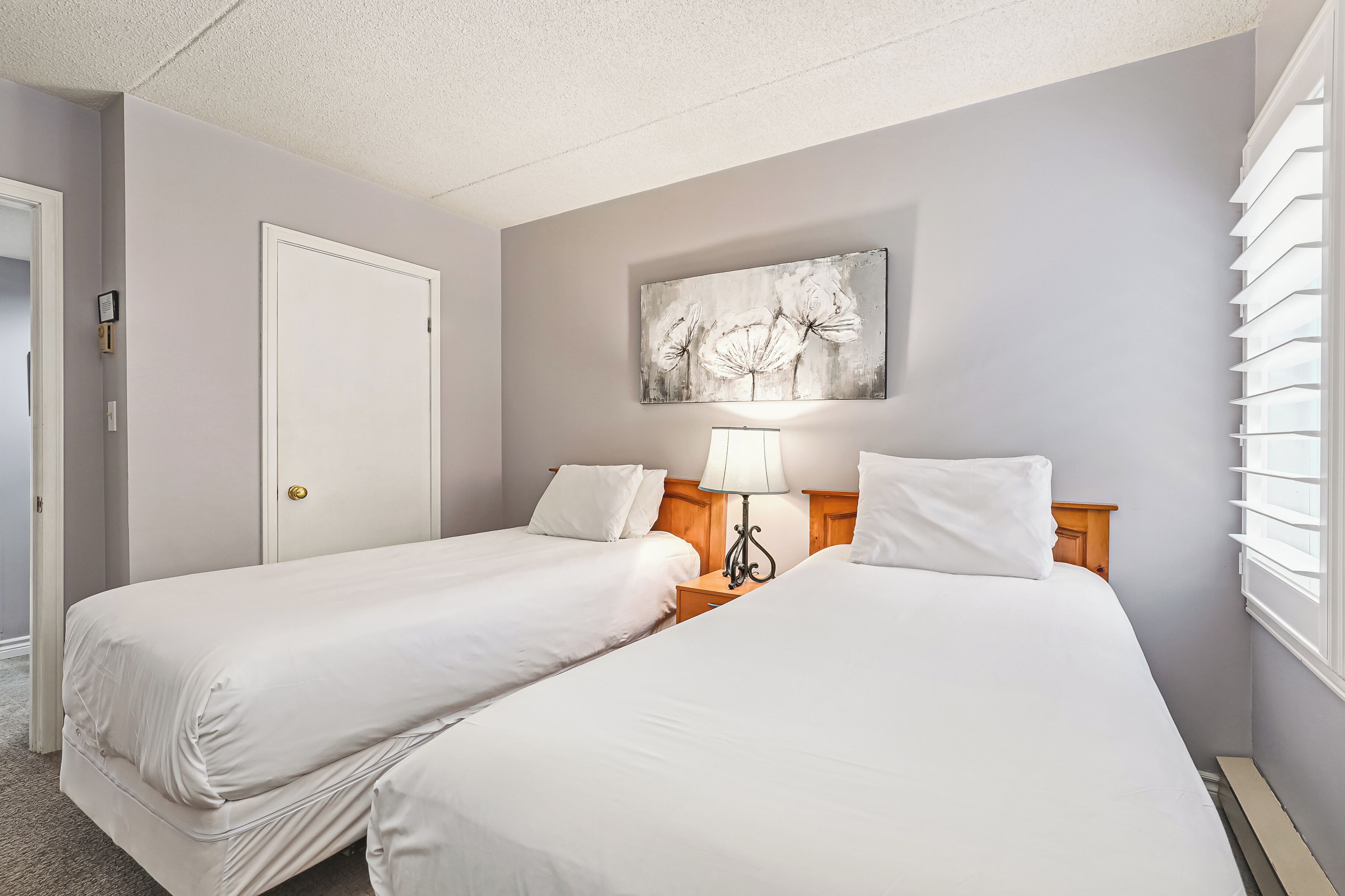 Deluxe Chalet, 2 Bedrooms (101 Cachet Crossing - No Pets Allowed) | Iron/ironing board, free WiFi, bed sheets