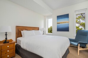 Deluxe Chalet, 3 Bedrooms (310 Cachet Crossing - Pet Friendly) | Iron/ironing board, free WiFi, bed sheets