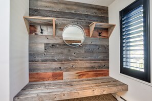 Deluxe Chalet, 2 Bedrooms (115 Cachet Crossing - No Pets Allowed) | Living area