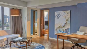 Premier Suite, 1 King Bed | 1 bedroom, hypo-allergenic bedding, in-room safe, desk